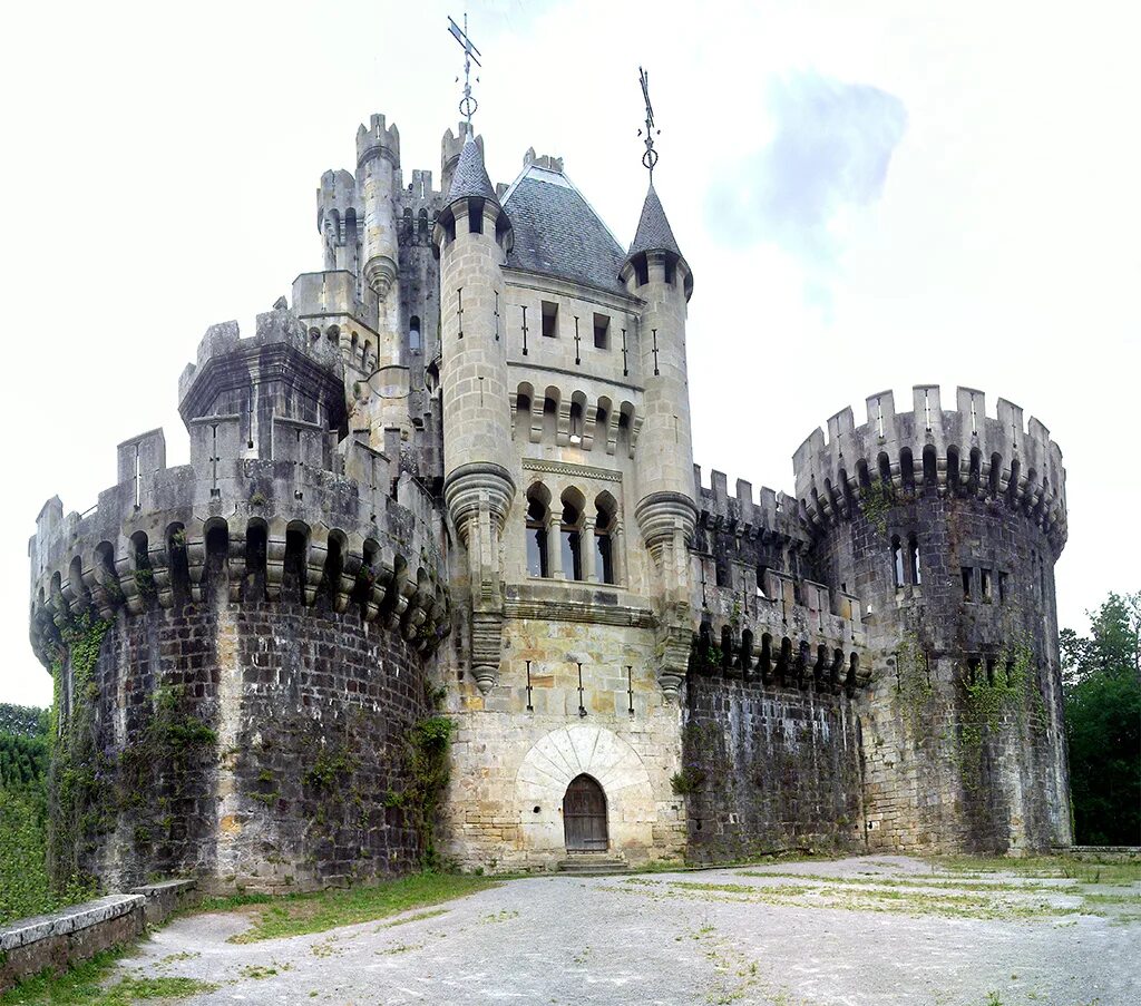 Когда был построен замок. Замок Бутрон Испания. Испания заброшенный замок Бутрон. Замок Бутрон Испания план. Замок Бутрон Испания внутри.