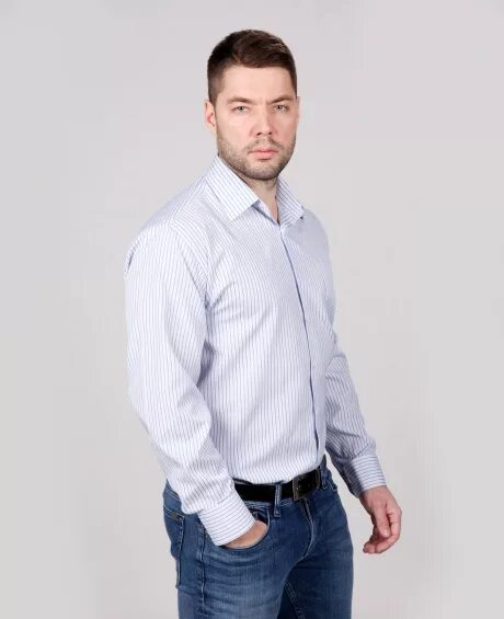 Мужчина в белой рубашке и брюках. Рубашка мужская боком. Мужчина в рубашке. Мужская рубашка со спины. Рубашка стоила.