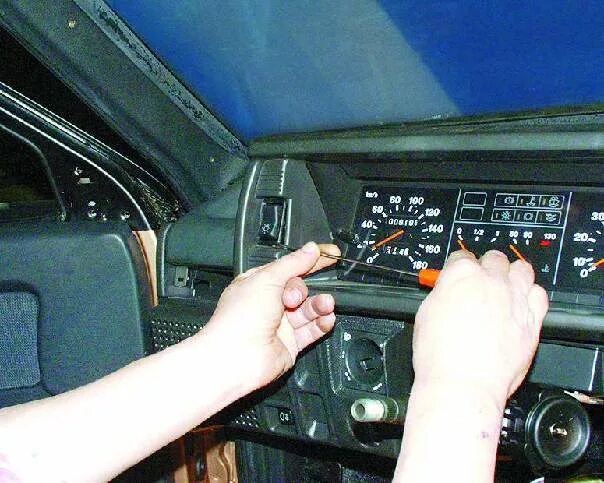 Снятие приборной панели ваз 2115. Снимаем приборную панель ваз 2110. Снять приборную панель ваз. Крепёж консоли панели приборов ваз 2109. Снять приборную панель ваз 2109.