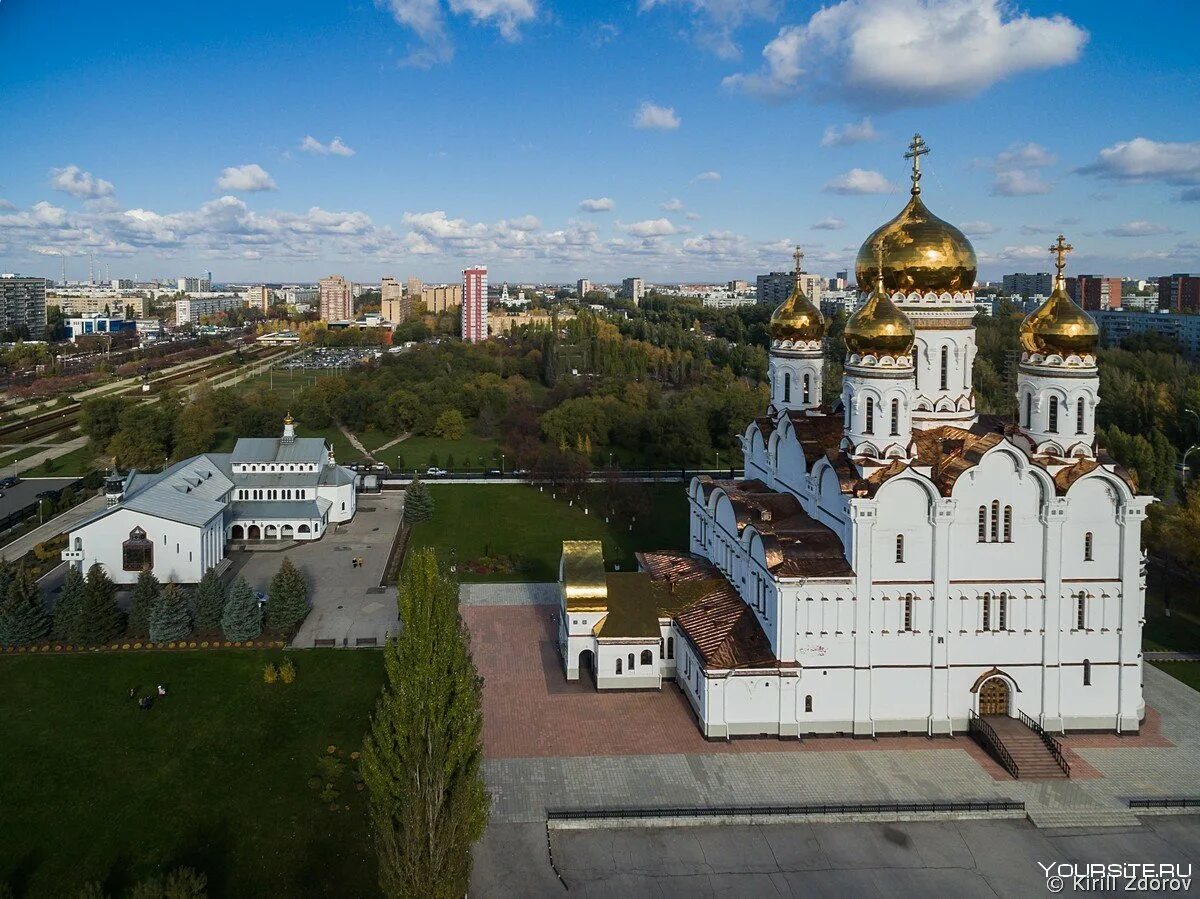 Тл тольятти. Г Тольятти Спасо Преображенский храм. Церковь Тольятти Автозаводский район. Храм в Тольятти на революционной.