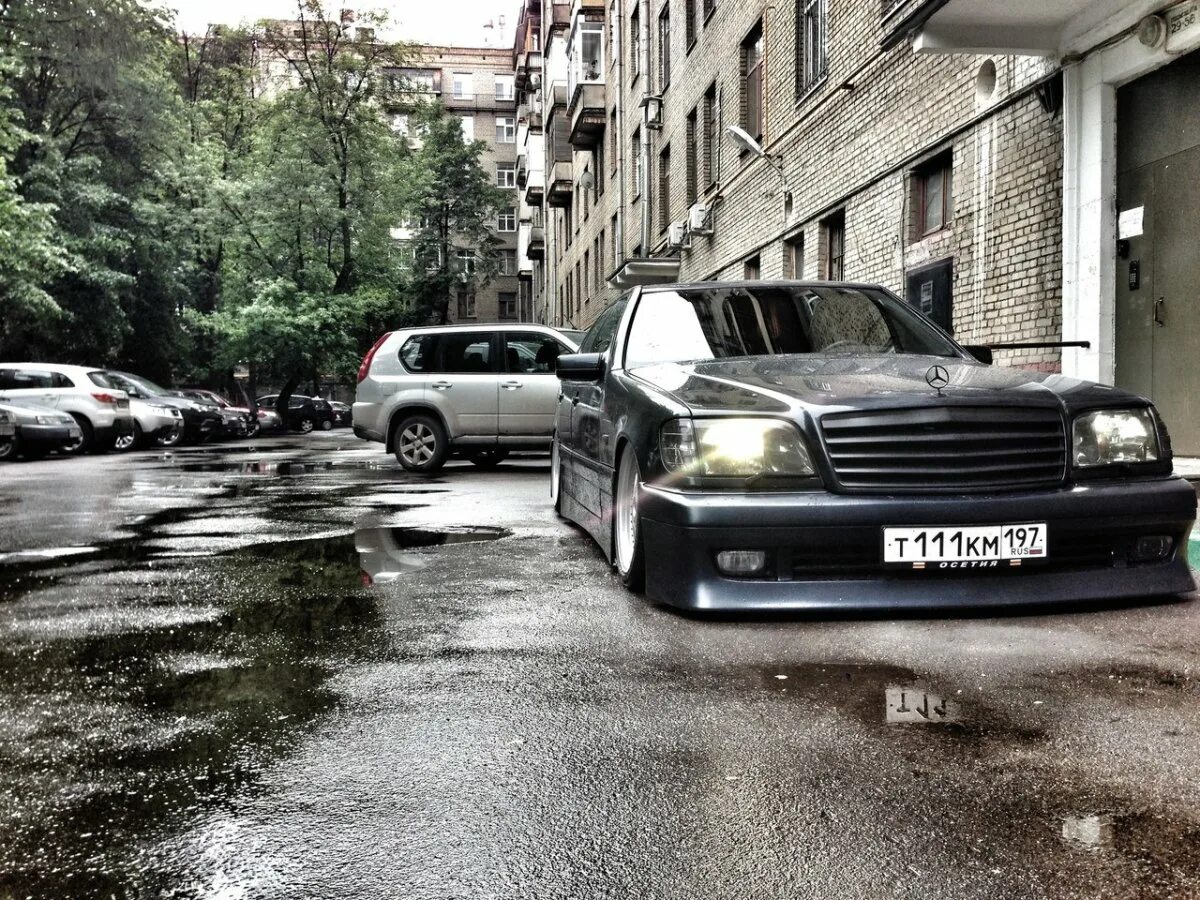 Пацанский двор. Bmw 7 e38 бандитская. Дворы андеграунд. Пацанский двор. Дворы андеграунд.