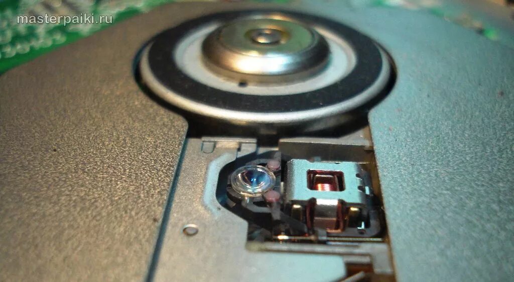 Пасик cd привода. Внешний дисковод не видит диск. Dvd проигрыватель не считывает диск. Лазер cd привода. Плеер не читает диски.