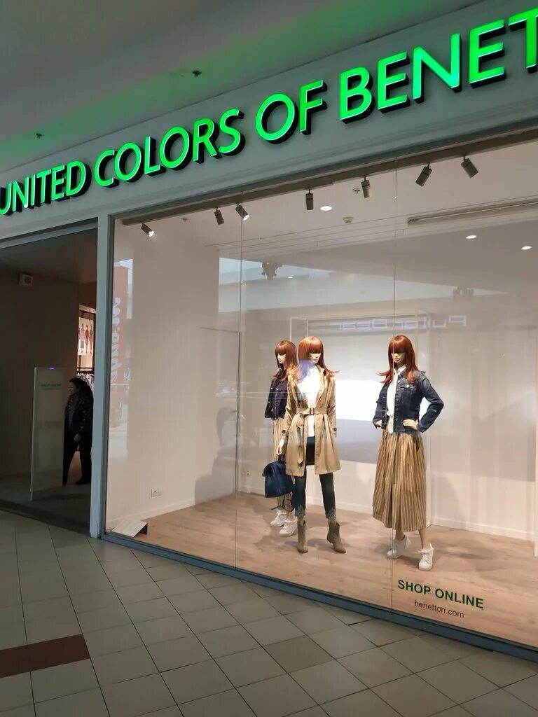 United colors of benetton магазин одежды. Магазин бенеттон в москве. Benetton москва. Benetton витрины. Магазин united colors.