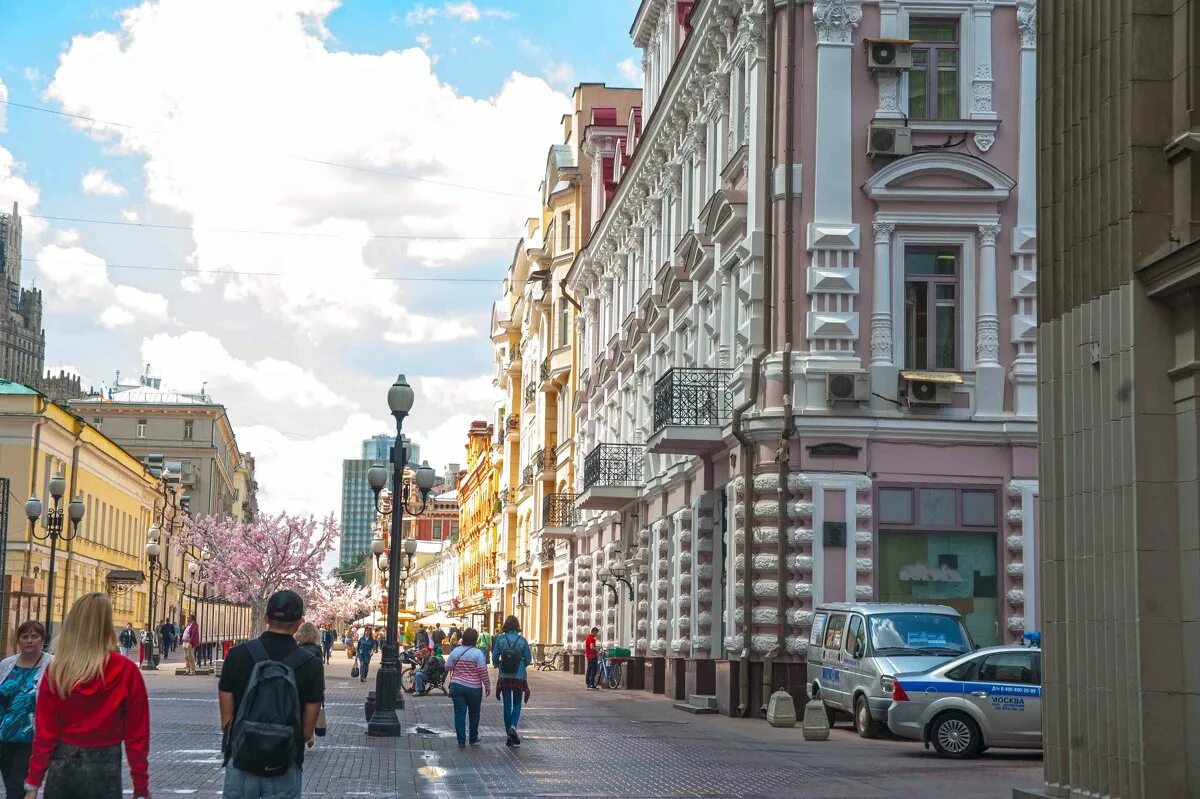 Арбат Москва. Улица Арбат в Москве. Арбат Москва летом.