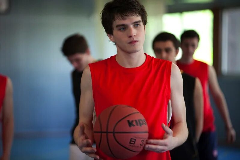 Спорт дети. Баскетбол. Баскетбол подростки. 2024 nba draft. Человек с баскетбольным мячом.