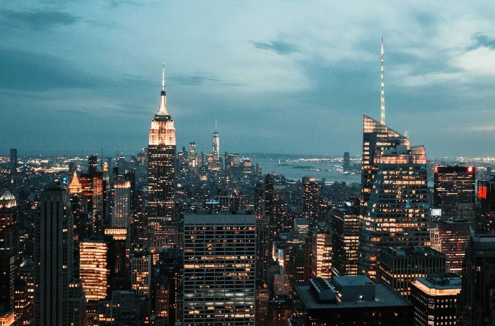 New york city liberty. Полночь нью йорк книга. The city we became. Jemisin n. Нью-йорк сити.