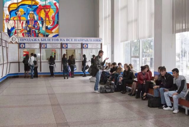 Автостанция объединения автовокзал объединения. Вокзал майкоп справочная. Завод дружба майкоп. Майкоп (станция). Город майкоп вокзал.