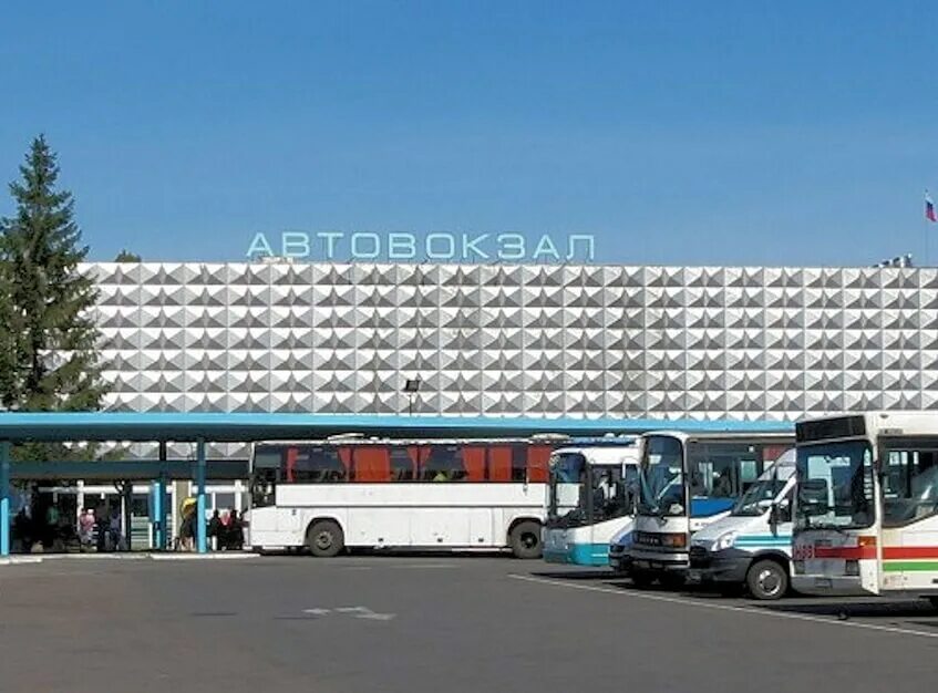 Автовокзал Калининград. Зеленоградск Калининградской области вокзал Автобусный. Автовокзал Балтийск. Автобусная стоянка здание.