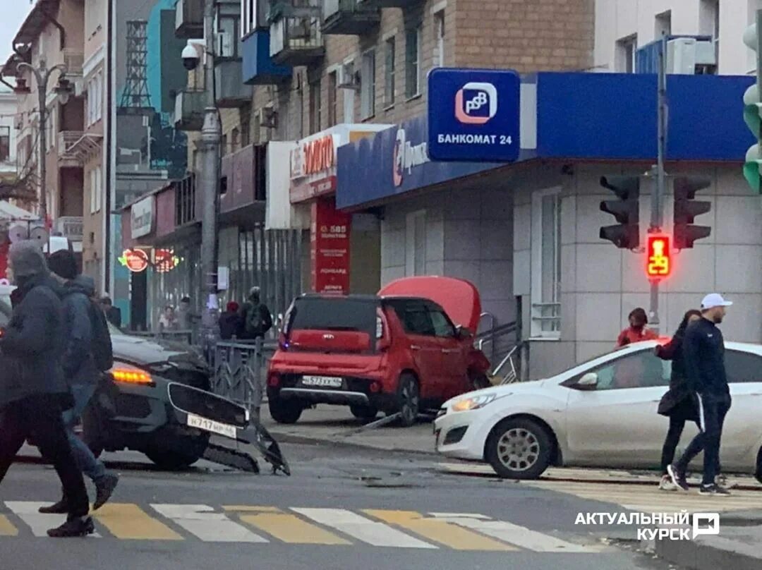 Актуальный курск. Авария в Курске на садовой. ДТП на садовой Курск 06.11.2020. Авария на Конти Курск 06.09.2020. ДТП В Курске 9 июля на улице 8 марта.