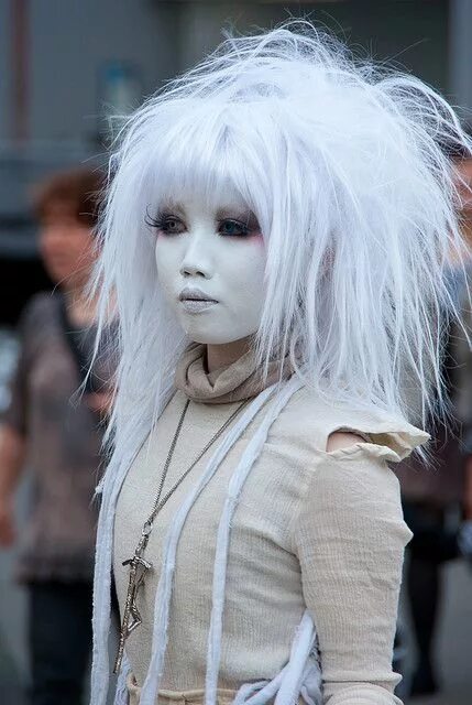 Челка 2007 эмо. Эмо прически 2007. Sarah marie karda томбой. Sarah marie karda стрижка. Белый нефор.