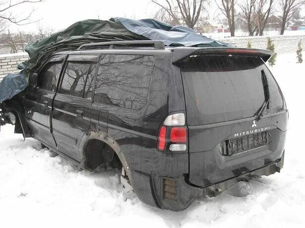 Запчасти на mitsubishi pajero. Mitsubishi pajero 2 наклейка. Разбор митсубиси паджеро. Запчасти на митсубиси паджеро спорт. Подушки кузова паджеро 2 коротыш бодик.