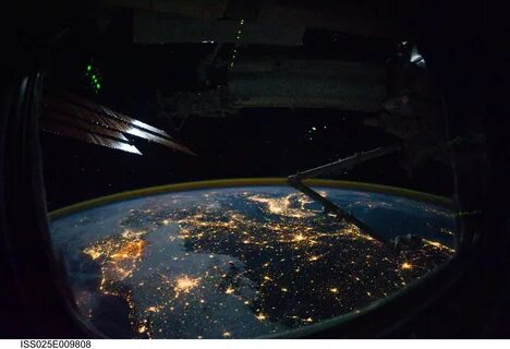 1 увидел нашу землю из космоса