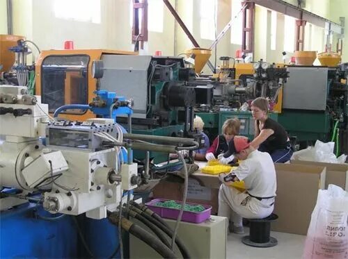 канистра пластиковая прямоугольная. старооскольский завод пластмасс фото. пластмасса воронеж. воронеж пласт. воронеж пласт трубы.