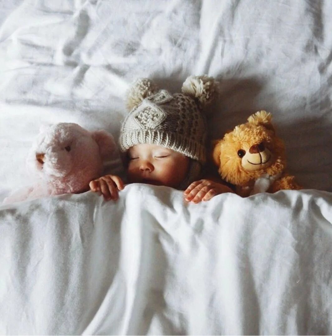Спят спокойно дети. Спящие малыши. Спокойной ночи младенец. Спокойной ночи, малыш. Добрых снов малыш.