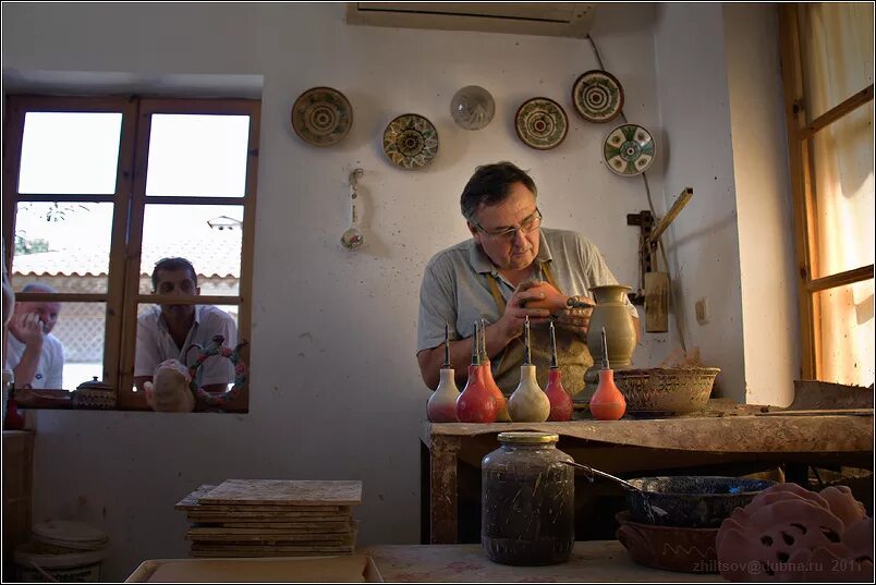 Олесь гончар украинский писатель. Борис толмазов. Митя шагин. Гончар автор. Гончар за работой.