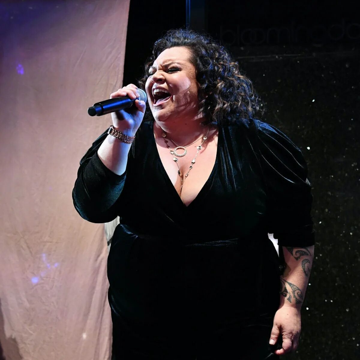 Франгу сеттл. Кила сеттл. Кила сеттл фото. Keala c. Кила сеттл величайший шоумен.