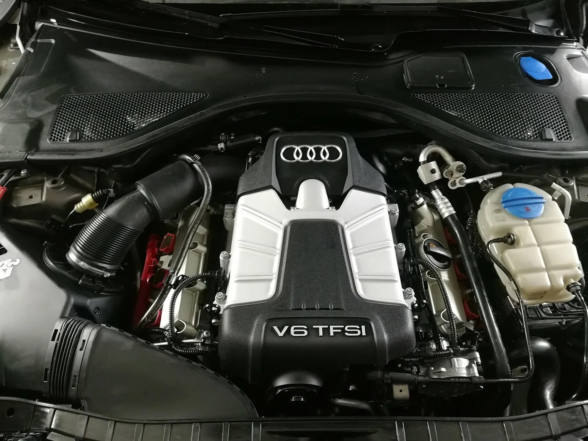Показать двигатель ауди. Audi rs7 мотор. двигатель ауди rs7. мотор ауди рс 7. audi rs7 sportback двигатель.