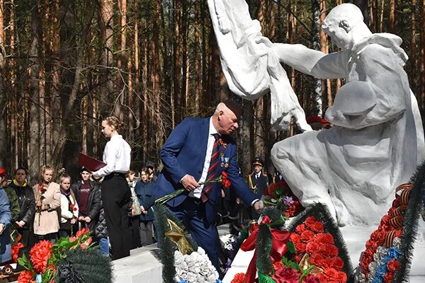 Памятник защитникам Отечества. Тавда 9 мая 6. Фотографии этот день Победы памятники. Мемориальный комплекс защитникам Отечества Челябинск. Тавда 9 мая