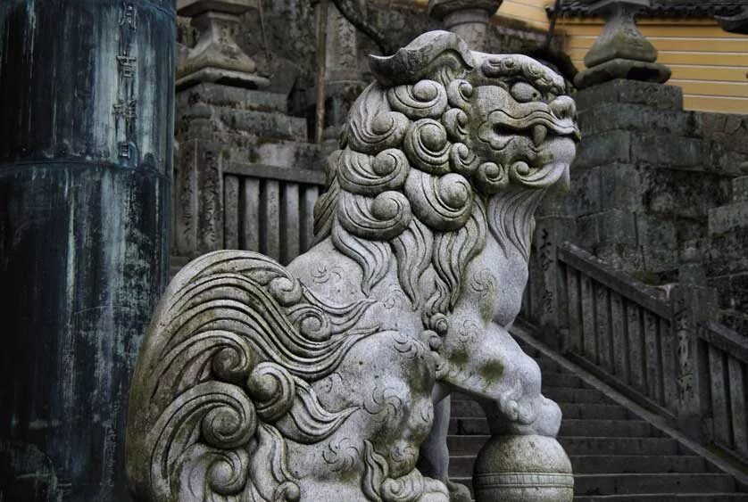 Temple of the dog. Статуя Комаину Китай. Японский Лев Комаину. Ками Япония статуи. Комаину Окадзаки.