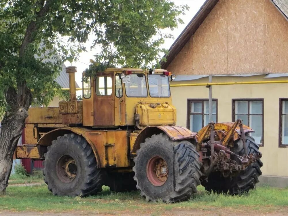 Большие советские трактора. К700 Кировец трактор. К701 Кировец трактор. Старый трактор к-700 Кировец. Кировец к 700 горбатый.