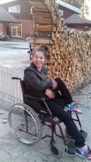 Красивые девушки инвалиды. Ока для инвалидов. Девушка в инвалидной коляске. Инвалид. Инвалид.