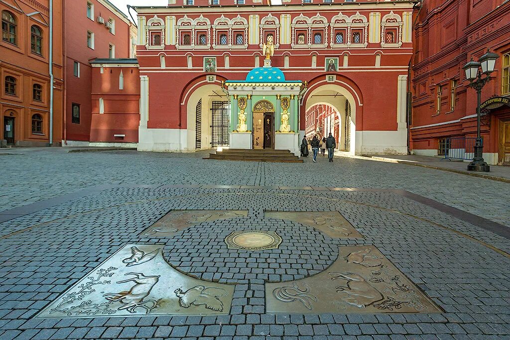 Русская кухня фаст фуд. Вкусно и точка красная площадь. Вкусно и точка красная площадь. Вкусно и точка москва. Флагманский ресторан «вкусно и точка».