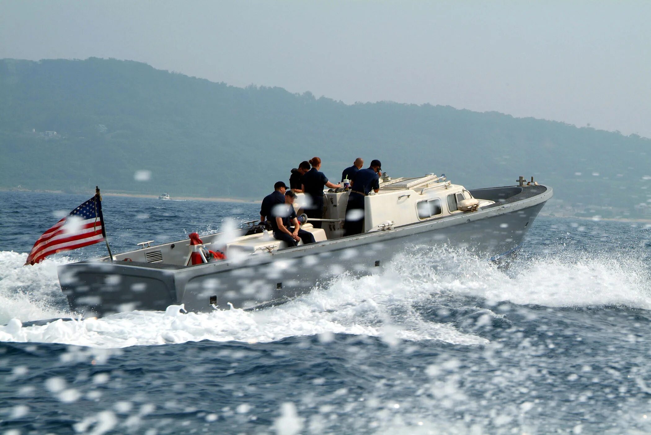 Катер серый. Us boats. Us boats. Crownline 275 cr. Катер американец.
