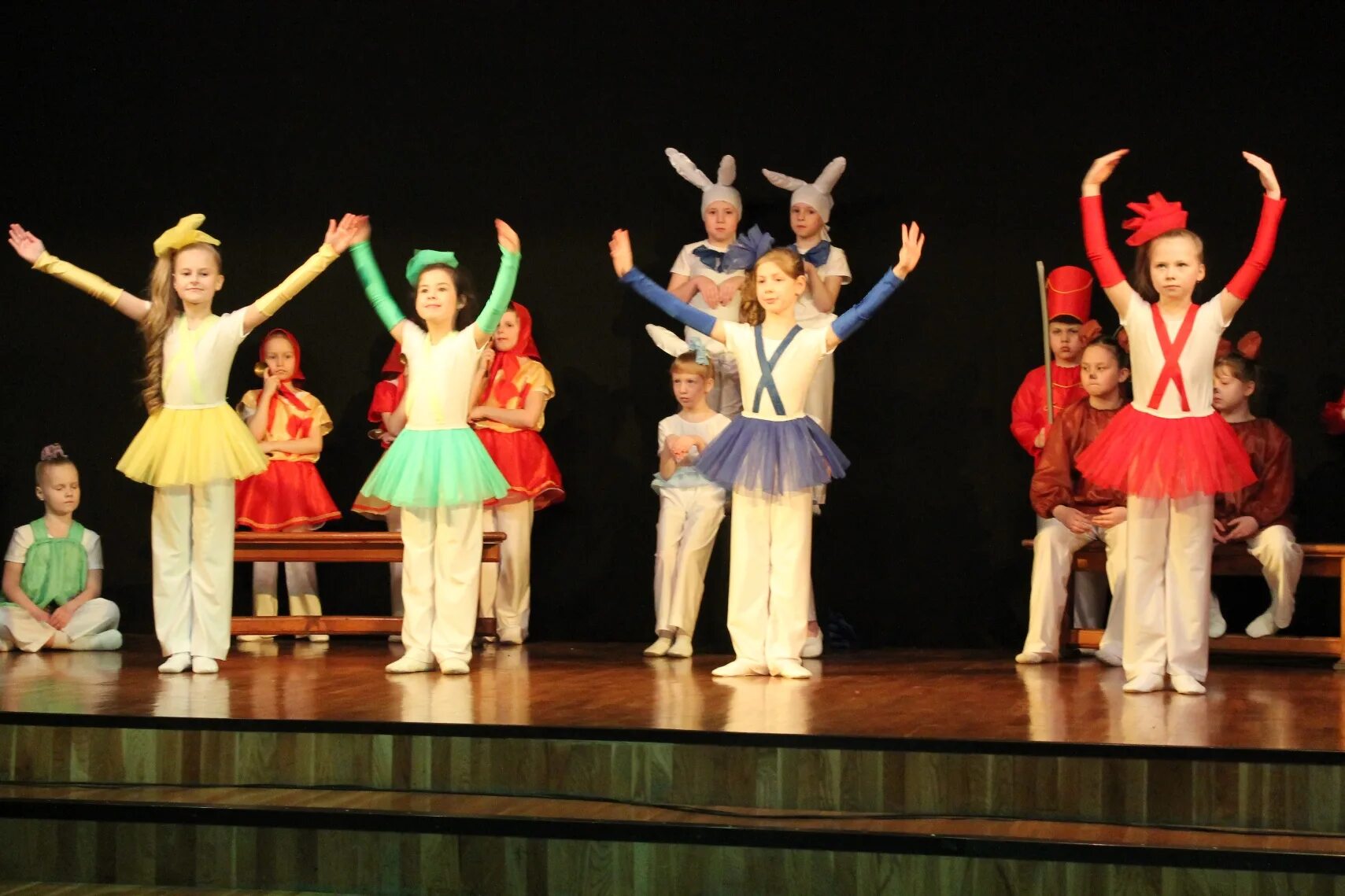 театральная школа. коллектив детского театра с фотографиями. спектакли самодеятельность. кукольный театр смоленск. самодеятельность детей.