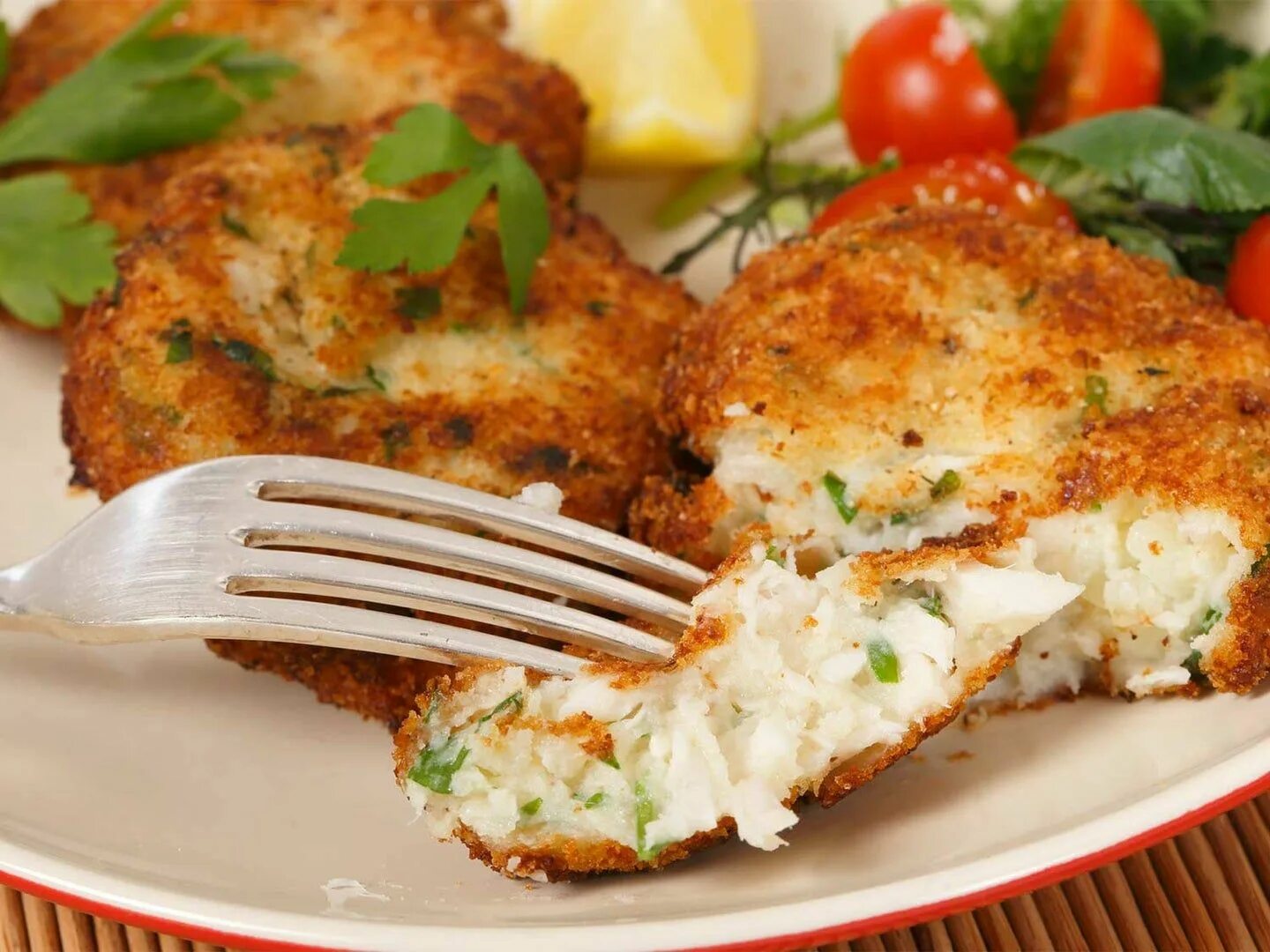 Рецепт рыбных котлет вкусных и простых. Рыбные котлеты. биточки рыбные. котлеты фото. котлеты из трески.