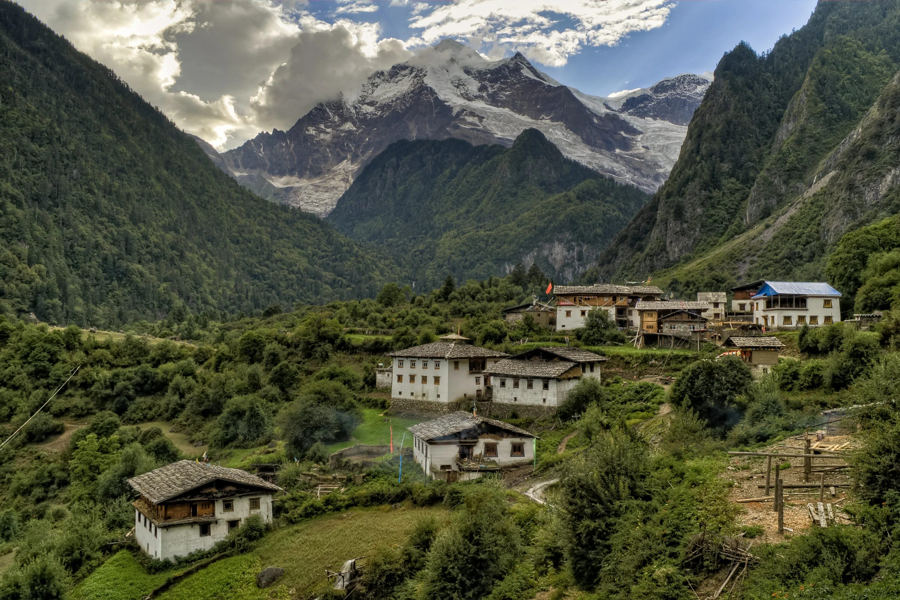 Горные деревни Непала. Китай горы Гималаи. Сьянж Непал. Высокогорные селения в Непале. Гималаи в азии
