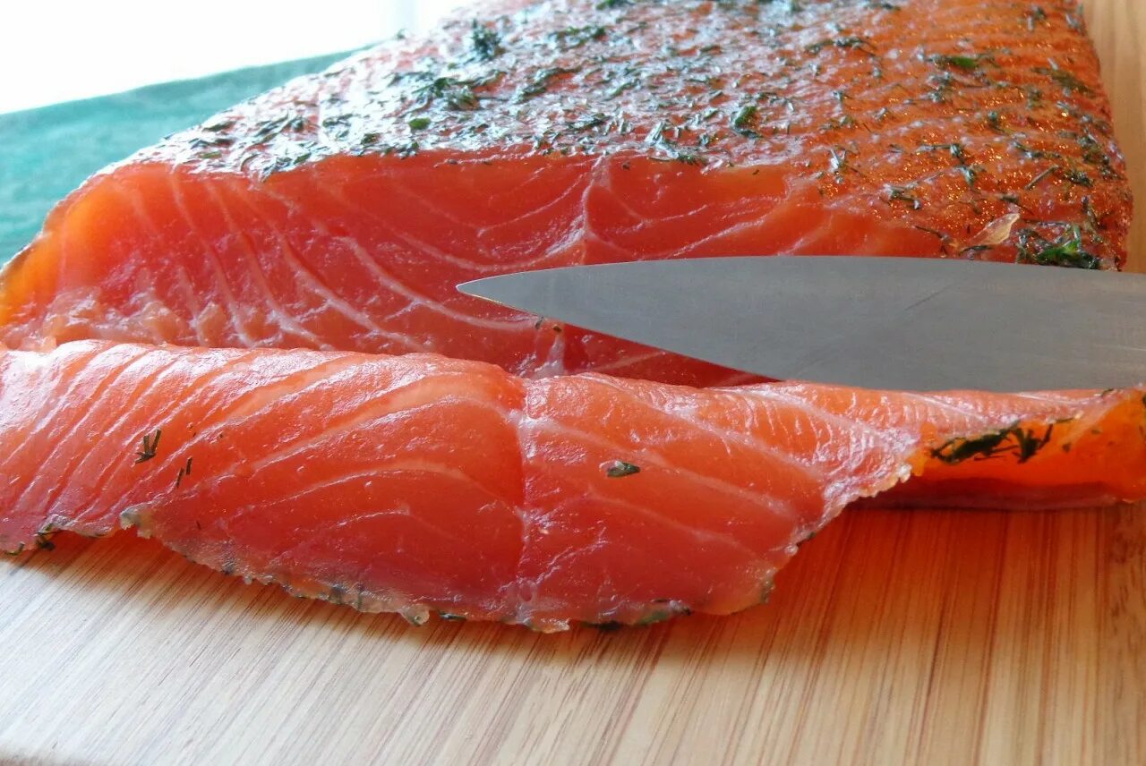 Чавыча или семга что вкуснее. Чавыча форель лосось. форель чавыча слабосоленая. чавыча филе. чавыча рыба филе.