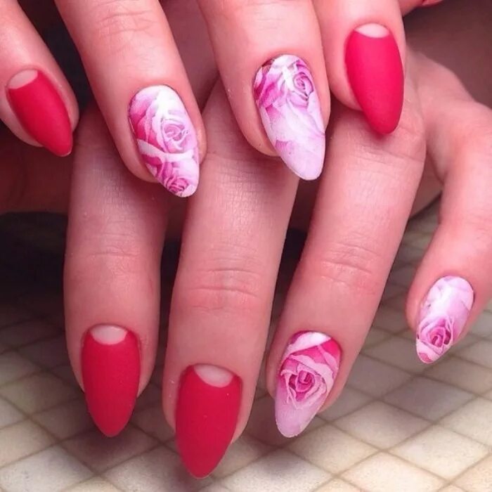 Дизайн ногтей розы. Розовый маникюр с розами. Розовые ногти с розочками. Розовый маникюр с розочками. Розовые ногти с цветочками.