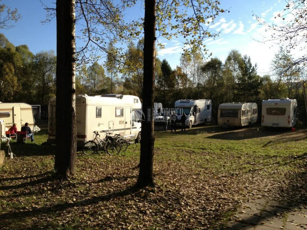 Camping в подмосковье. Автокемпинг Парус Кабардинка. Парус Руза кемпинг. Кемпинг Парус Рузский район. Пансионат Парус кемпинг.