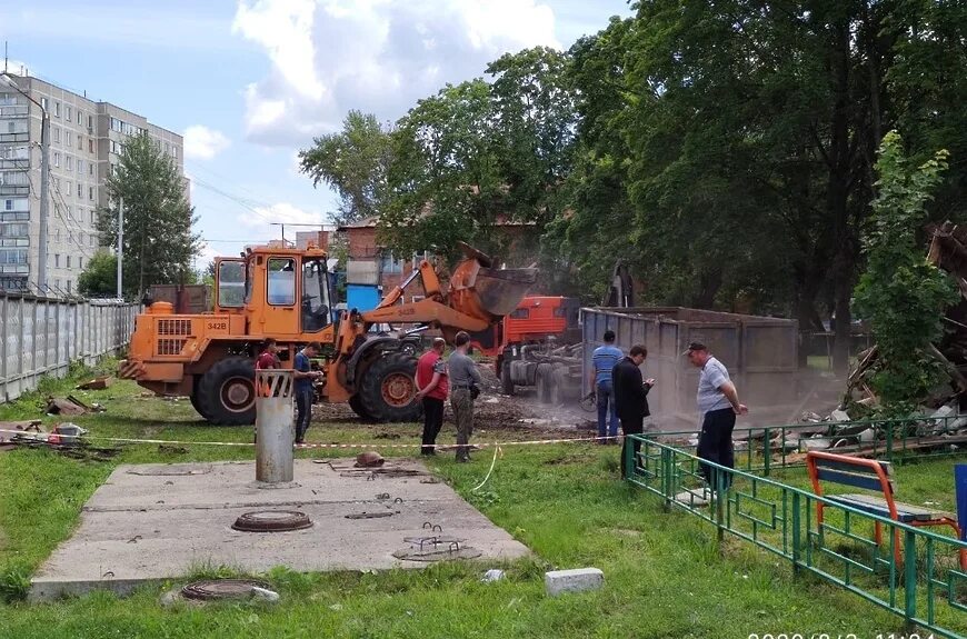 Климовск подольск. Климовск школа 6. Рабочий климовск. Магазин юалекс в климовске. Дубки климовск.