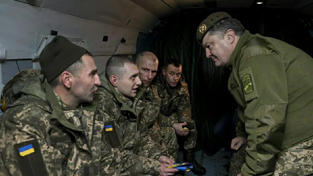 Пленные русские солдаты на Украине. Пленные украинские военные.