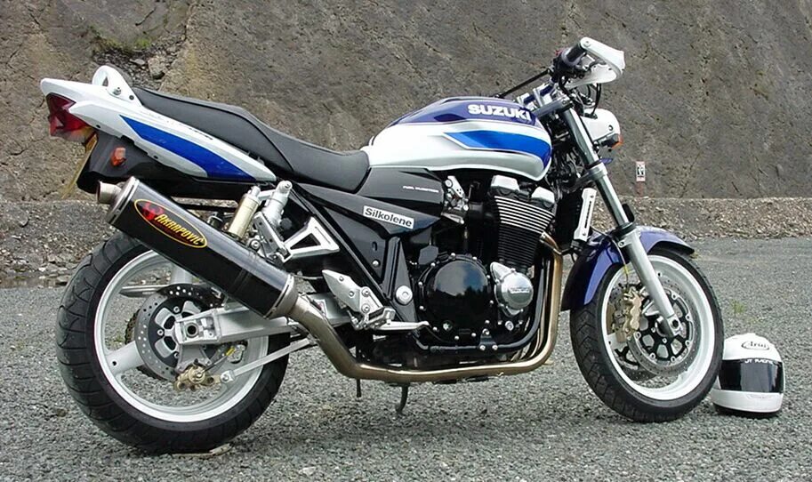 Gsx 1400. Сузуки GSX 1400. Honda GSX 1400. Suzuki GSX 1400 дорожный просвет.