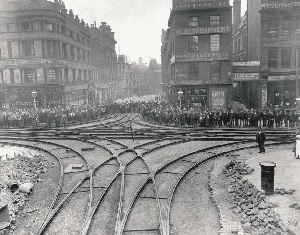 Century ago. авеню и стрит в нью-йорке. ист энд лондон трущобы. лондон east end. Hairy trees massacre.