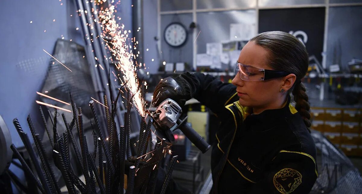 сварщица дрипы. сварщица дрипы. ольга литвинова сварщица. прическа сварщица. сварщица фото.