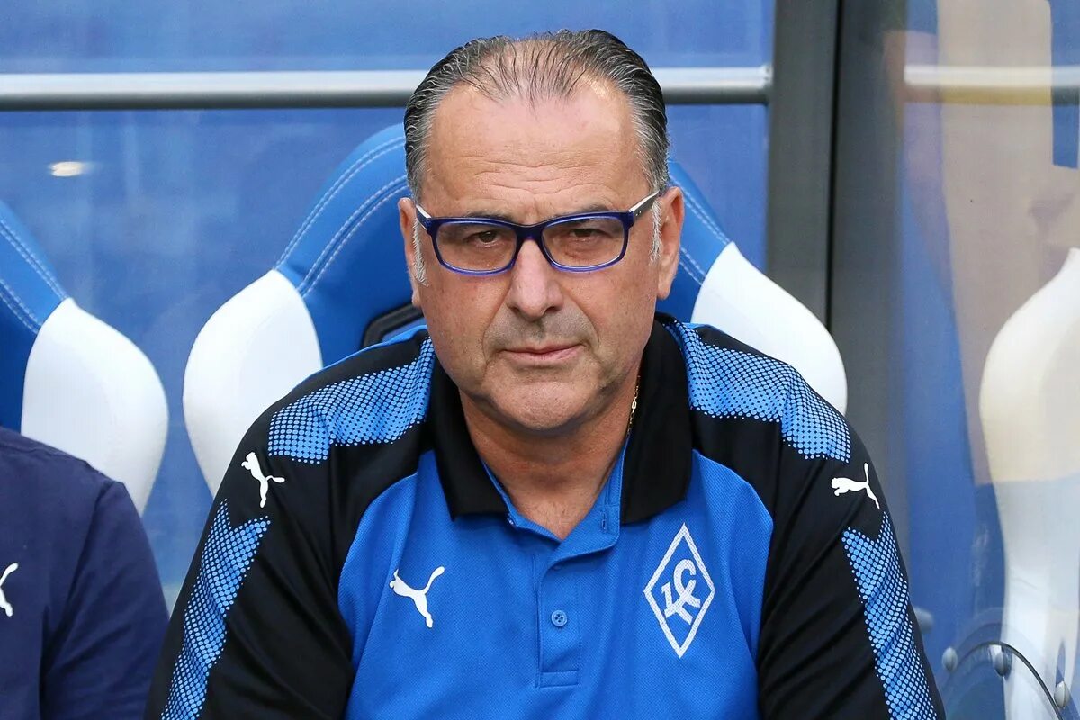 осинкин тренер крылья советов. осинкин тренер крылья советов. осинькин тренер крылья. легионеры крылья советов. тренер крылья.