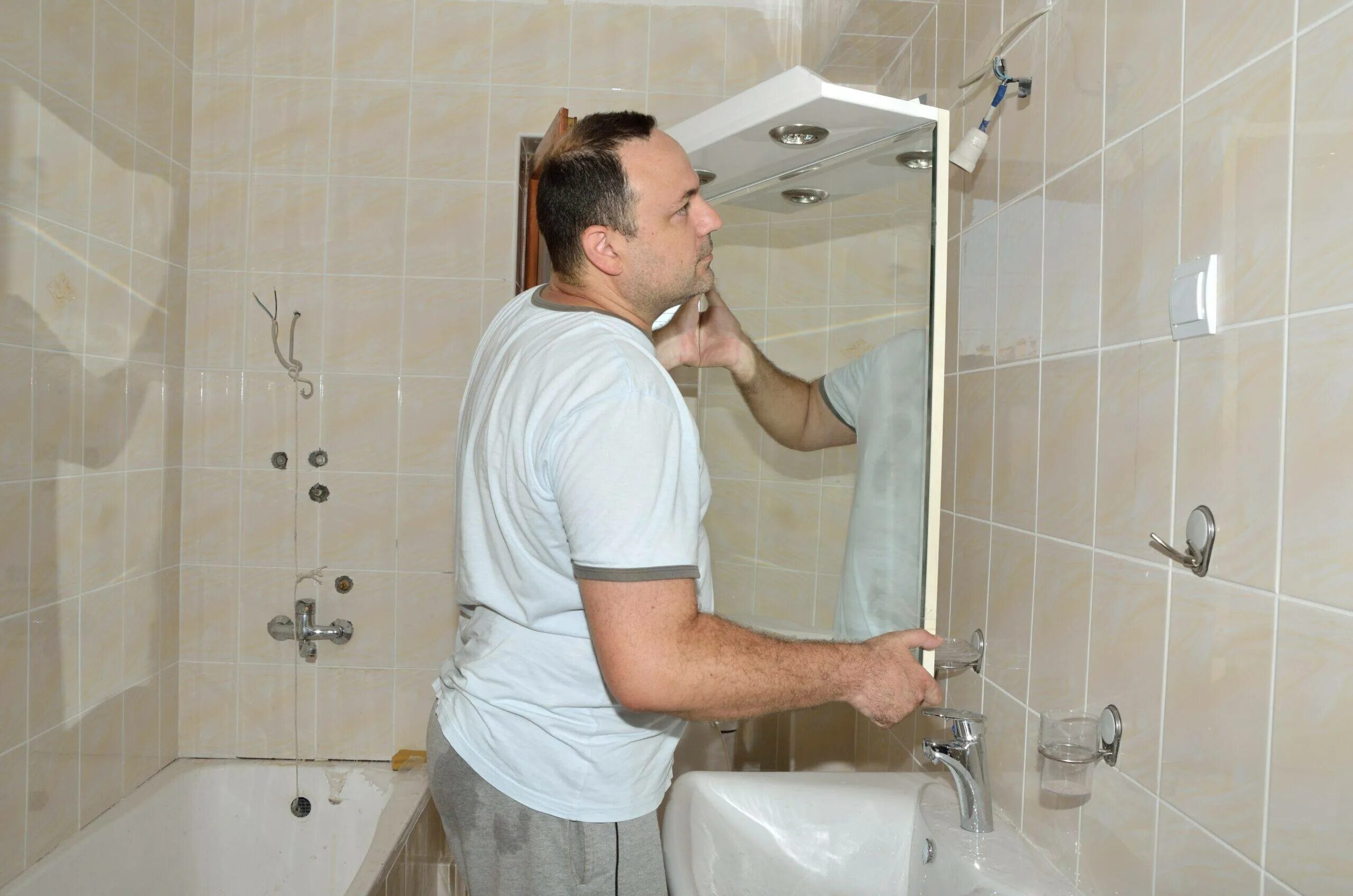 Mirror installer. Mirror installer