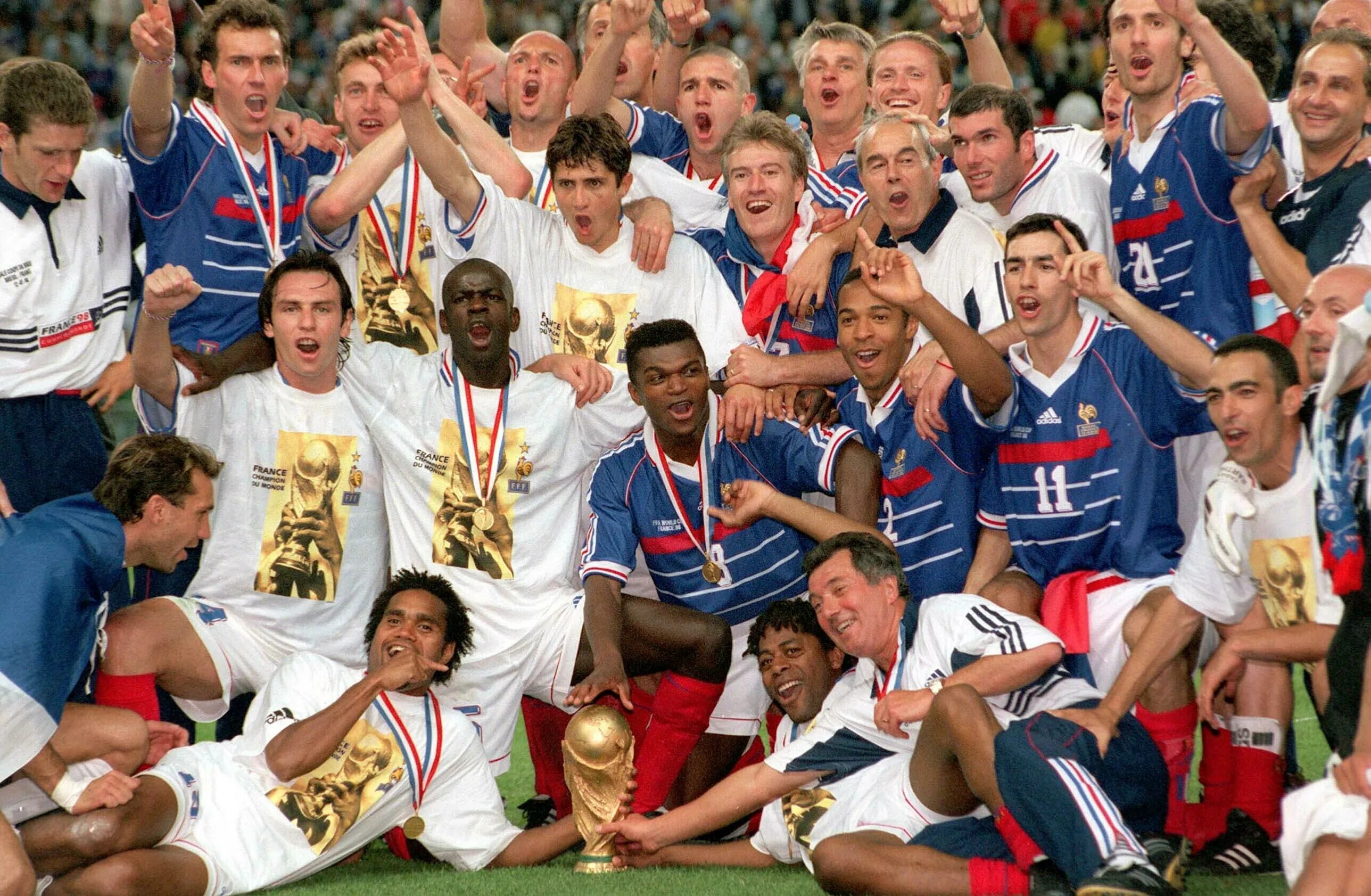 Франция чемпион какого года. Франция 1998 финал. Сборная Франции 98 года.