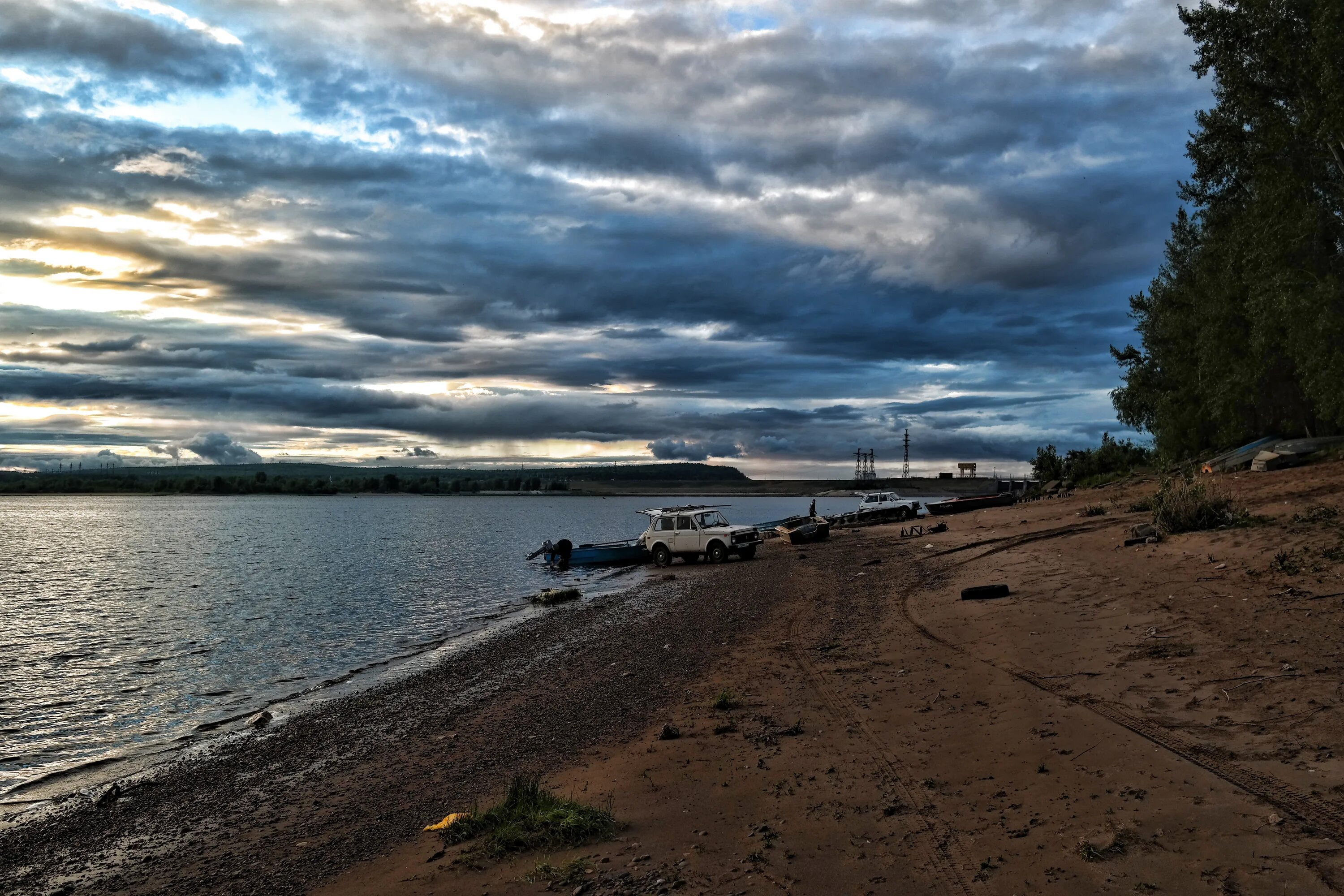 Каме 3 ое. Оса Кама река. Река Кама Казань. Река Кама Чайковский. Волны на Каме.