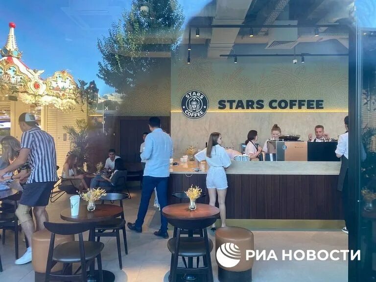 Star coffee новый арбат. Кофейня Stars Coffee. Stars Coffee Москва открытие кофейни. Starbucks кофейня. Старбакс кофейня.