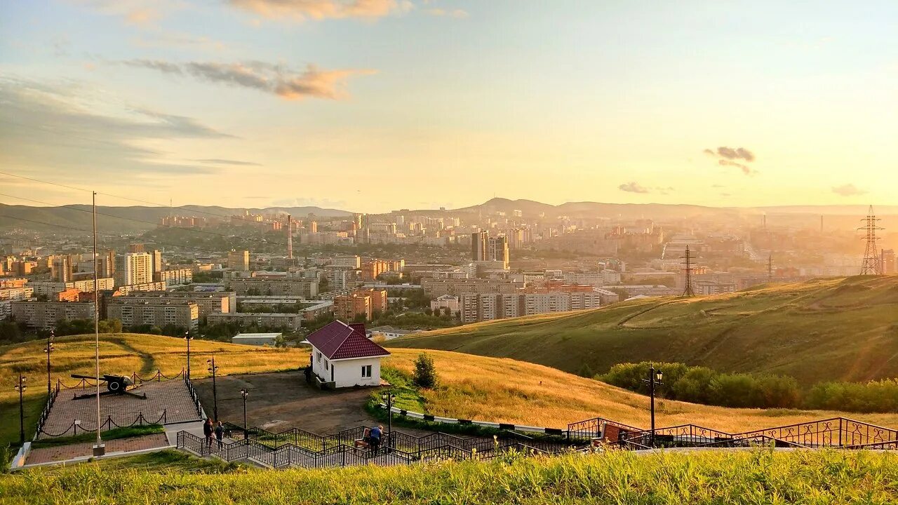 Лысая гора Красноярск. Караульная гора Красноярск. Покровская гора Красноярск. Вид с Покровской горы Красноярск. Ковид в красноярском