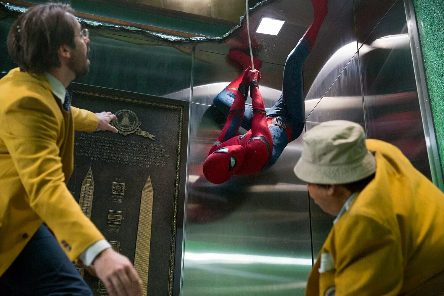 питер паркер из фильма человек паук возвращение домой. человек паук возвращение домой том. том холланд человек паук возвращение домой. том холланд в костюме человека паука. человек-паук: возвращение домой (2017).