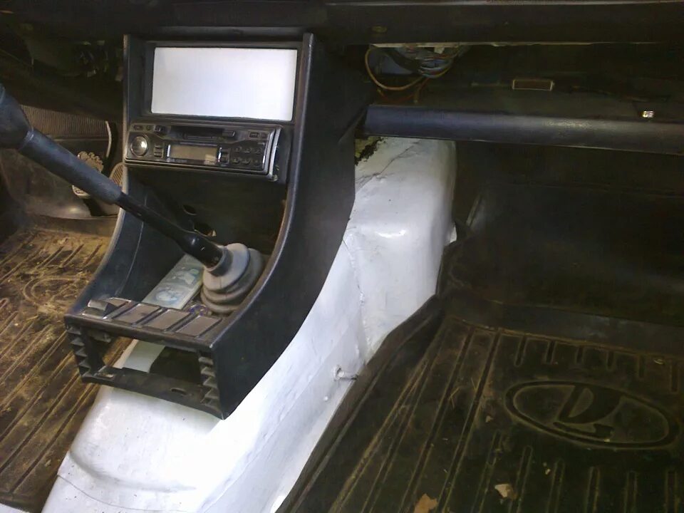 Тоннель 2105. Накладка тоннеля ваз 2105. Консоль ваз 2107. Консоль пола ваз 2105. Консоль с подлокотником ваз 2107.