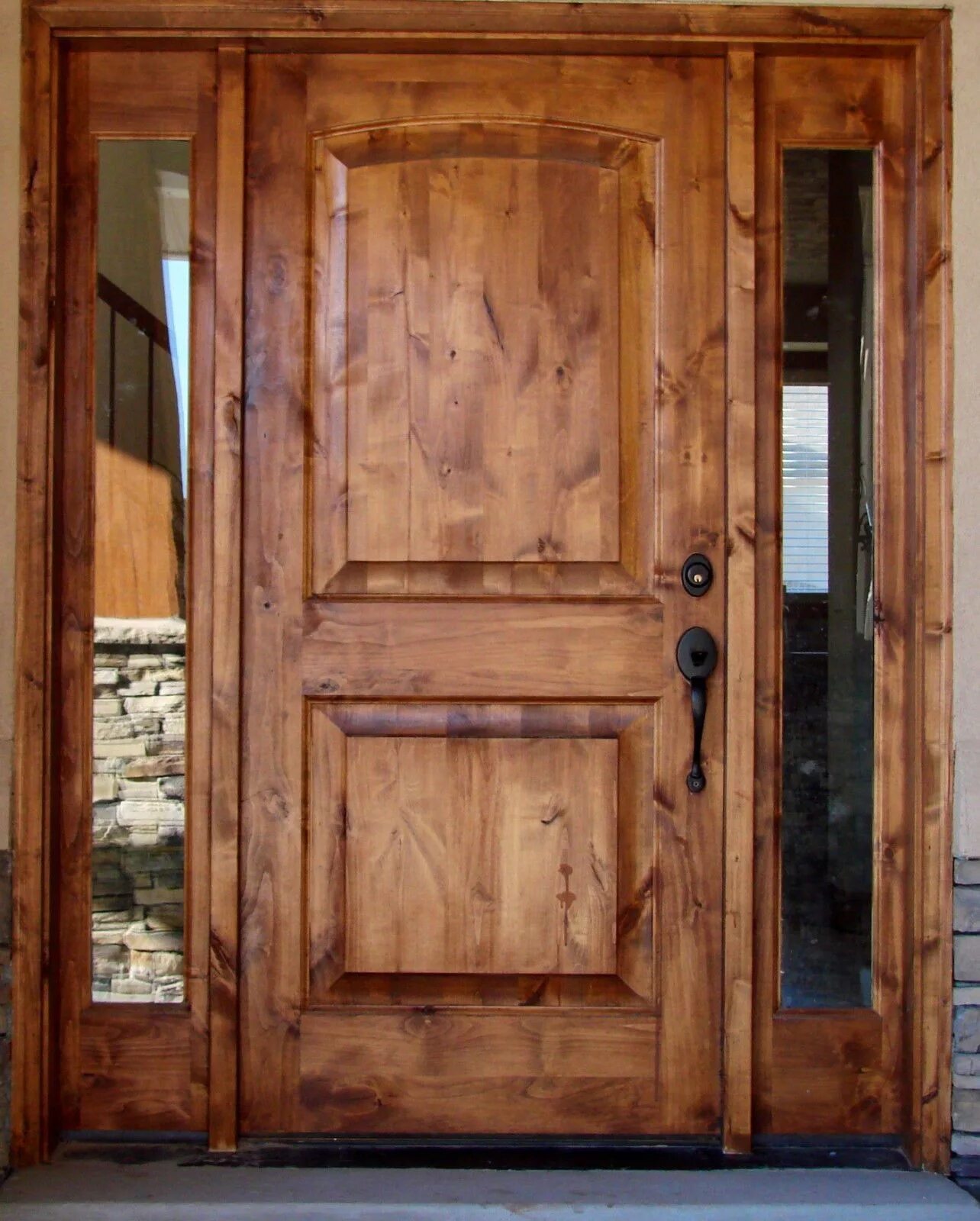 Деревянная дверь (Wood Door) Легаси. Двери дерево Iroko Wood Doors. Дверь входная деревянная. Двери наружные деревянные. Двери деревянные дома цена