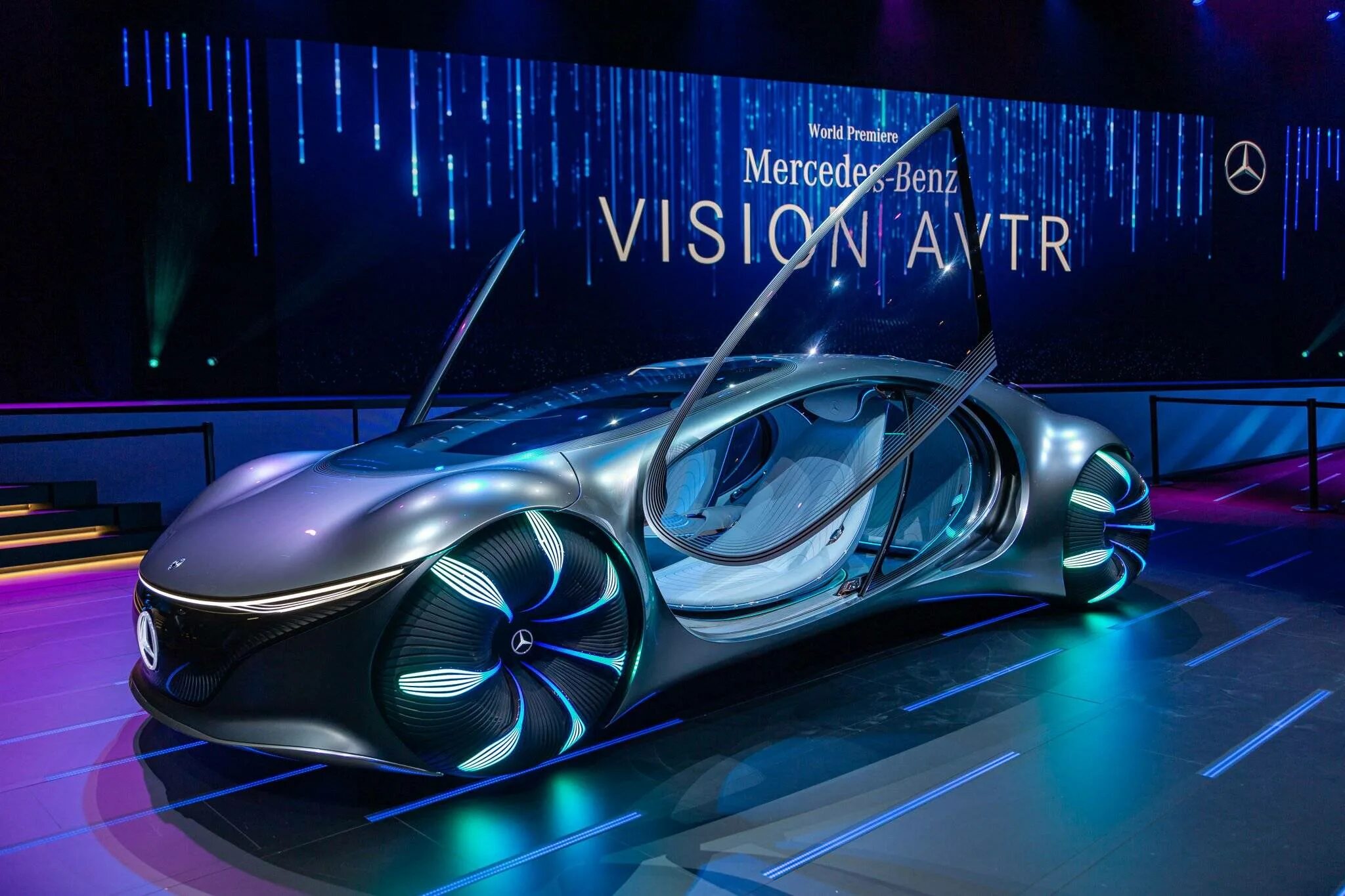 Стоит будущее. Мерседес ВИЗИОН AVTR 2020. Mercedes. Benz. Vision. AVR. 2020.. Mercedes Benz Vision AVR. Мерседес 2020 Benz Vision.