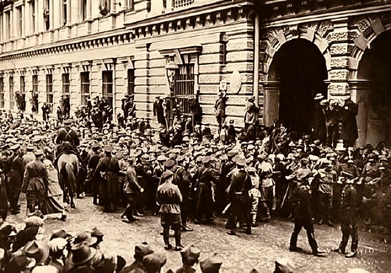 Театральный проезд pastvu. Первомайская демонстрация 1923. Москва 1923. 1923 год век. Парад на красной площади 1927.