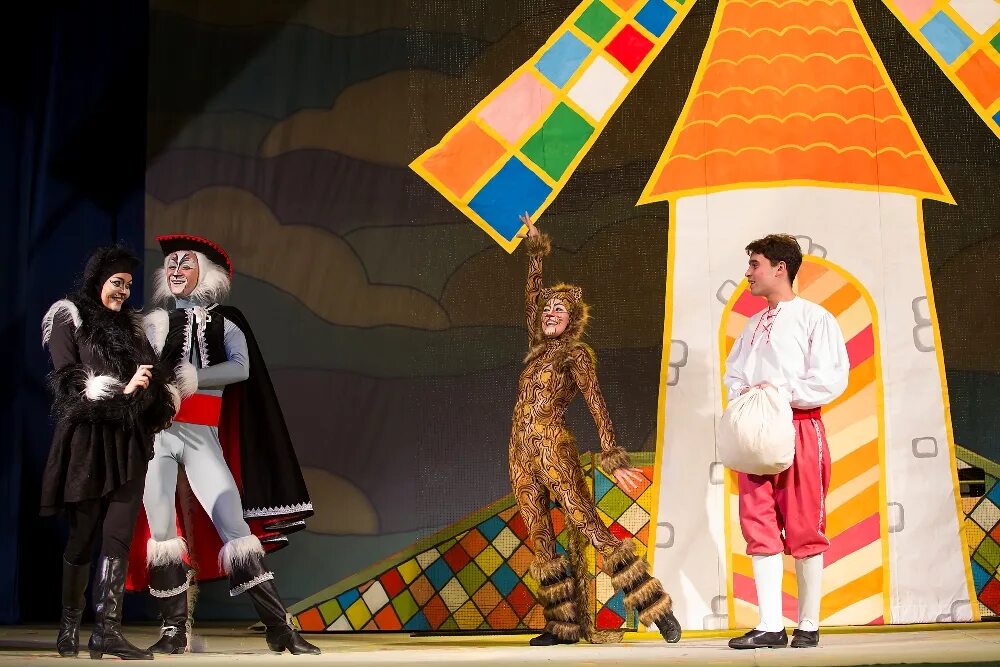 Кот в сапогах виктюк. Тюз вологда спектакли кот в сапогах. Кот в сапогах театр. Кукольный театр. Дк выборгский кот в сапогах.